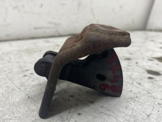 bontott RENAULT MEGANE II Motorháztető Nyitó Kar / Gomb