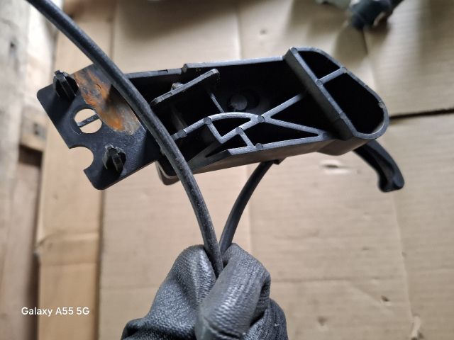 bontott RENAULT MEGANE II Motorháztető Nyitó Kar / Gomb