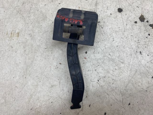 bontott RENAULT MEGANE II Motorháztető Nyitó Kar / Gomb