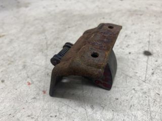 bontott RENAULT MEGANE II Motorháztető Nyitó Kar / Gomb