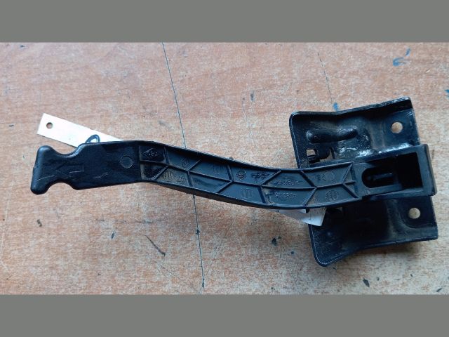 bontott RENAULT MEGANE II Motorháztető Nyitó Kar / Gomb