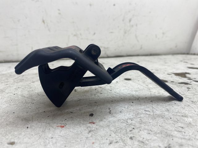 bontott RENAULT MEGANE II Motorháztető Nyitó Kar / Gomb