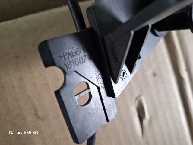 bontott RENAULT MEGANE II Motorháztető Nyitó Kar / Gomb