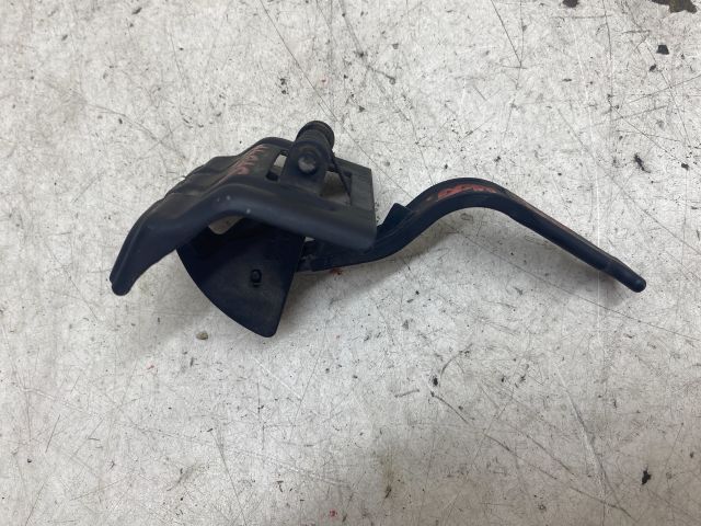 bontott RENAULT MEGANE II Motorháztető Nyitó Kar / Gomb