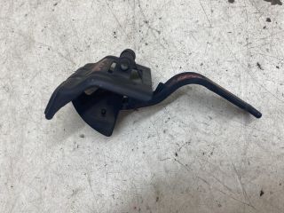 bontott RENAULT MEGANE II Motorháztető Nyitó Kar / Gomb