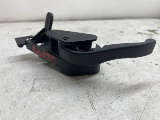 bontott RENAULT MEGANE II Motorháztető Nyitó Kar / Gomb