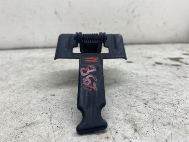 bontott RENAULT MEGANE II Motorháztető Nyitó Kar / Gomb