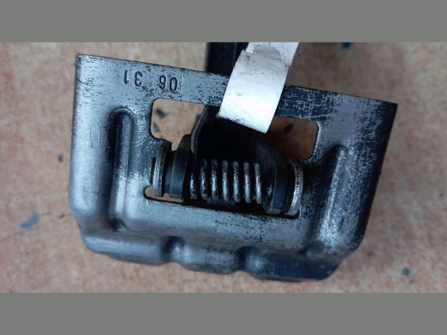 bontott RENAULT MEGANE II Motorháztető Nyitó Kar / Gomb