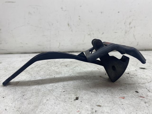 bontott RENAULT MEGANE II Motorháztető Nyitó Kar / Gomb