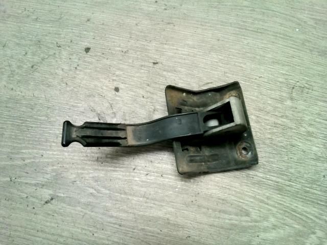 bontott RENAULT MEGANE II Motorháztető Nyitó Kar / Gomb