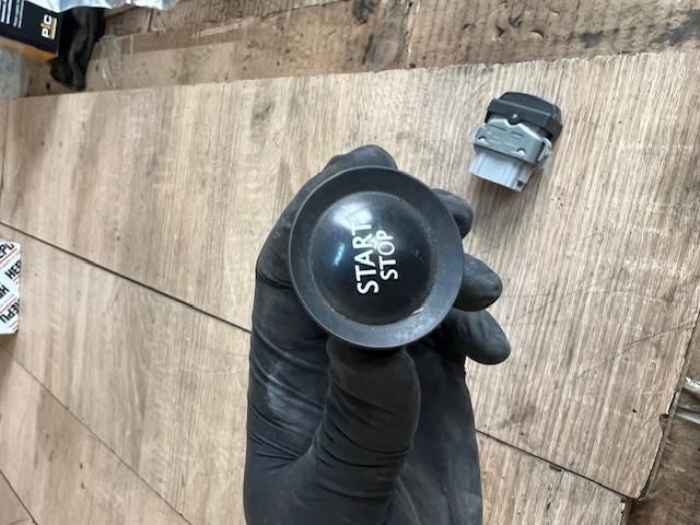 bontott RENAULT MEGANE II Start / Stop Indító Gomb