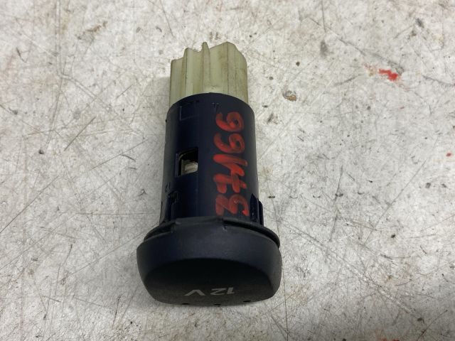 bontott RENAULT MEGANE II Szivargyújtó Aljzat