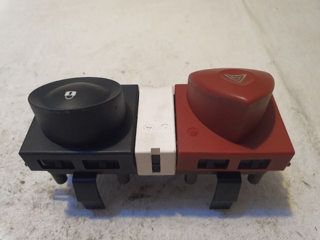 bontott RENAULT MEGANE II Vészvillogó Kapcsoló