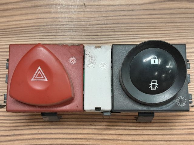 bontott RENAULT MEGANE II Vészvillogó Kapcsoló