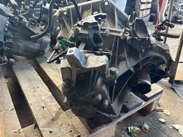 bontott RENAULT MEGANE III Váltó (Mechanikus)