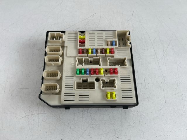 bontott RENAULT MEGANE III Biztosítéktábla Motortér