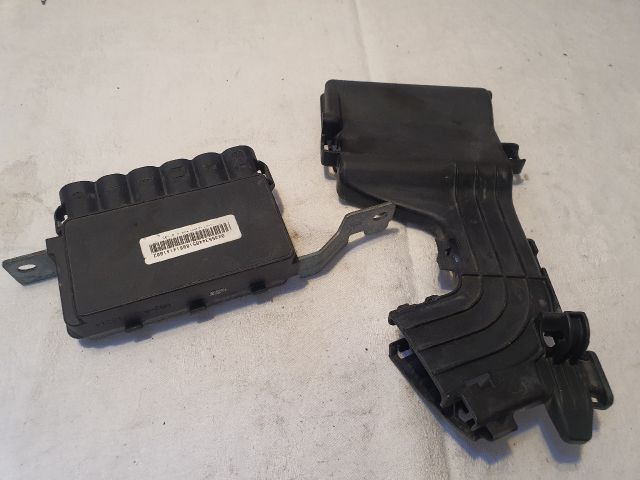 bontott RENAULT MEGANE III Biztosítéktábla Motortér