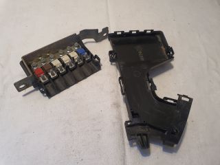 bontott RENAULT MEGANE III Biztosítéktábla Motortér