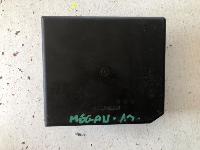 bontott RENAULT MEGANE III Biztosítéktábla Motortér