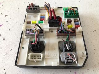 bontott RENAULT MEGANE III Biztosítéktábla Motortér