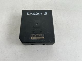 bontott RENAULT MEGANE III Biztosítéktábla Motortér