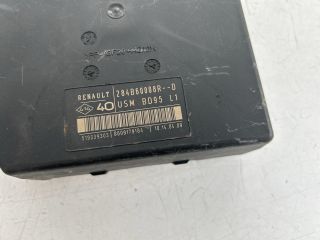 bontott RENAULT MEGANE III Biztosítéktábla Motortér