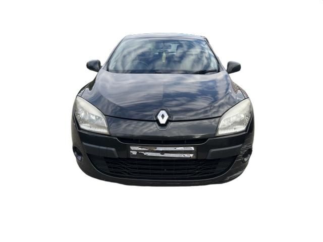 bontott RENAULT MEGANE III Biztosítéktábla Motortér