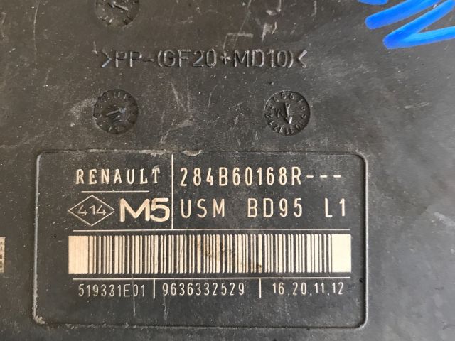 bontott RENAULT MEGANE III Biztosítéktábla Motortér