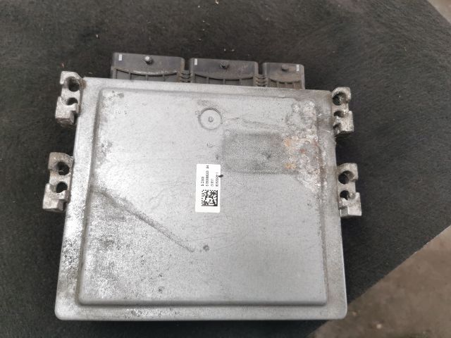 bontott RENAULT MEGANE III Motorvezérlő