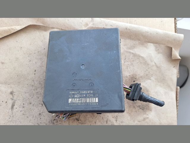 bontott RENAULT MEGANE III Biztosítéktábla Motortér