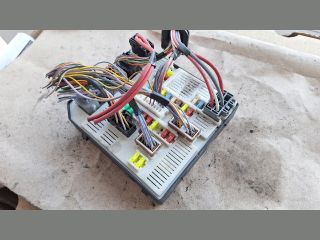 bontott RENAULT MEGANE III Biztosítéktábla Motortér