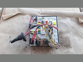 bontott RENAULT MEGANE III Biztosítéktábla Motortér