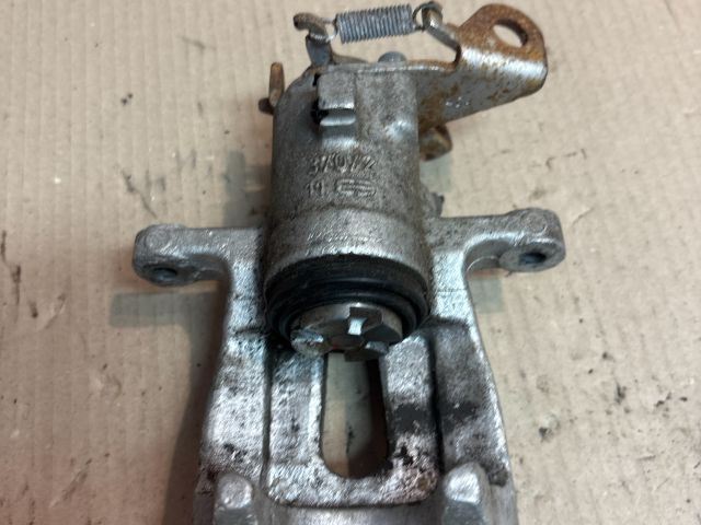 bontott RENAULT MEGANE III Bal hátsó Féknyereg Munkahengerrel