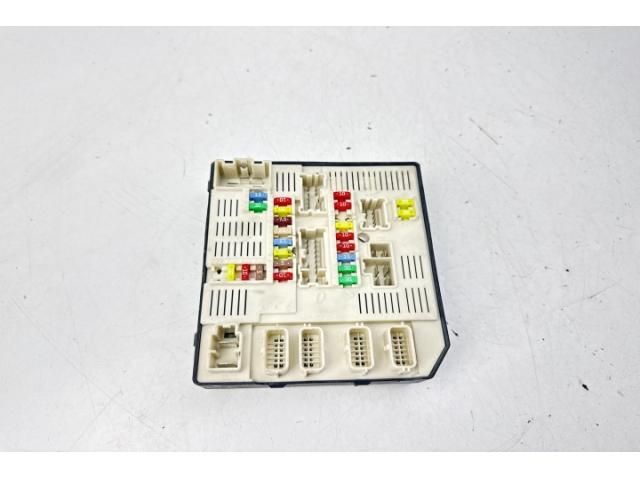 bontott RENAULT MEGANE III Biztosítéktábla Motortér