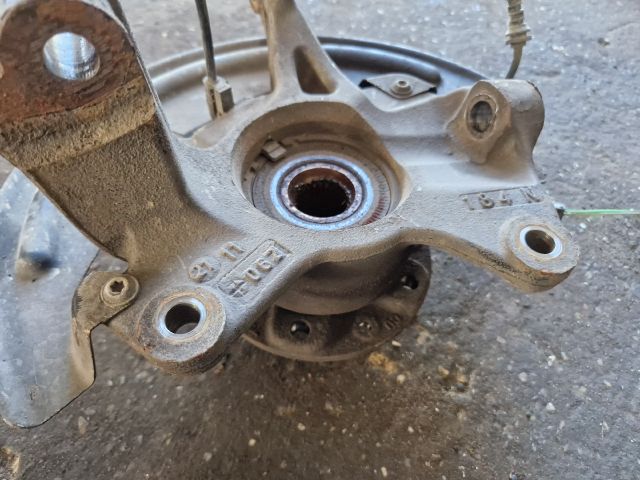 bontott RENAULT MEGANE III Jobb első Csonkállvány Kerékaggyal