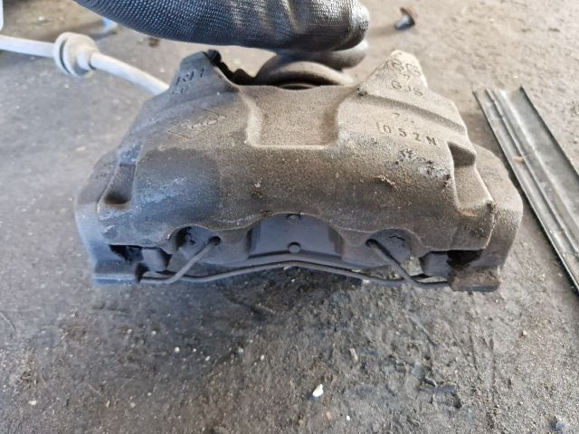 bontott RENAULT MEGANE III Jobb első Féknyereg Munkahengerrel