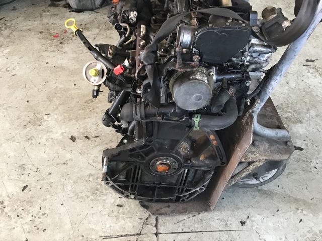 bontott RENAULT MEGANE III Motor (Fűzött blokk hengerfejjel)