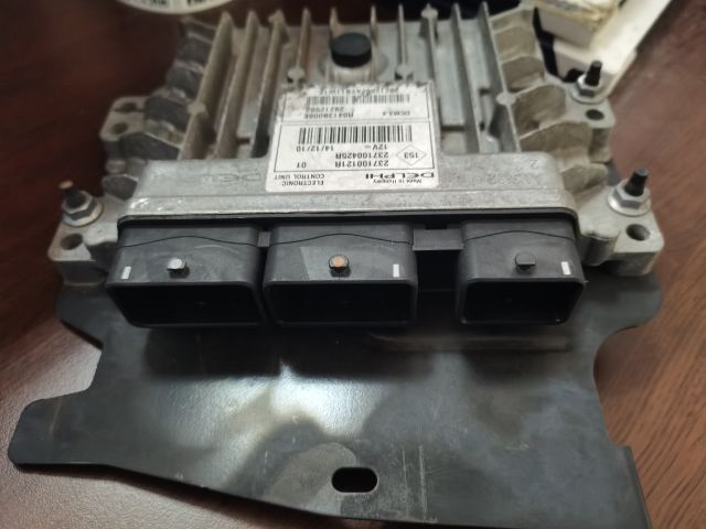 bontott RENAULT MEGANE III Motorvezérlő