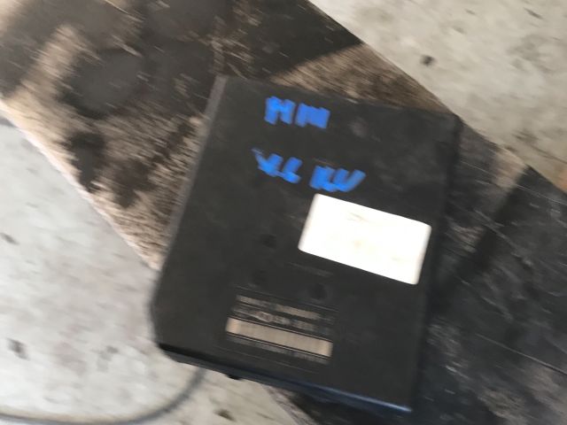 bontott RENAULT MEGANE III Biztosítéktábla Motortér