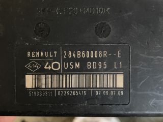 bontott RENAULT MEGANE III Biztosítéktábla Motortér