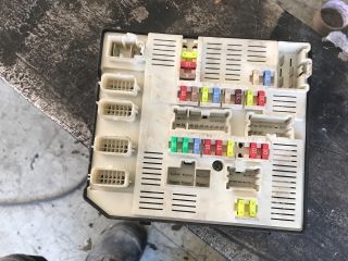 bontott RENAULT MEGANE III Biztosítéktábla Motortér