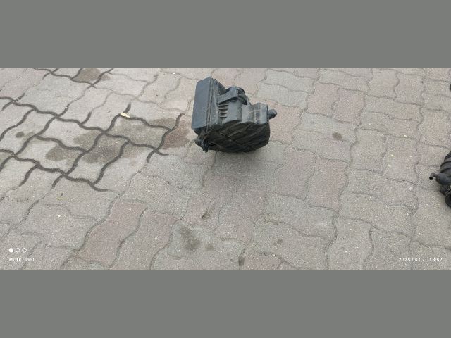 bontott RENAULT MEGANE III Légszűrő Ház