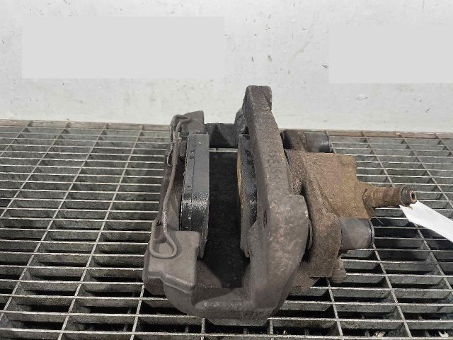 bontott RENAULT MEGANE III Jobb első Féknyereg Munkahengerrel