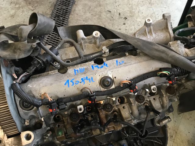 bontott RENAULT MEGANE III Motor (Fűzött blokk hengerfejjel)