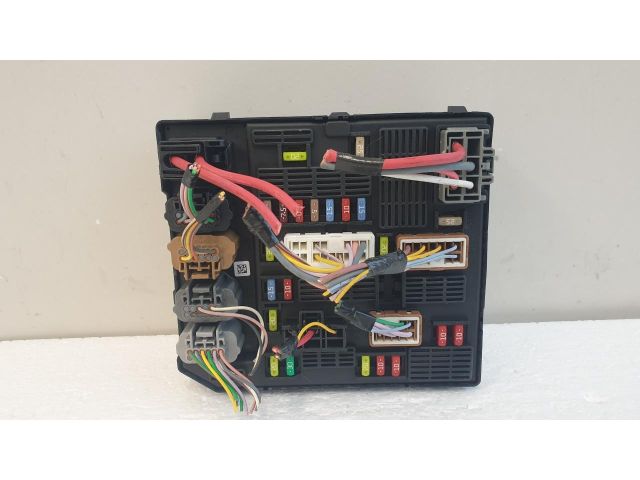 bontott RENAULT MEGANE III Biztosítéktábla Motortér