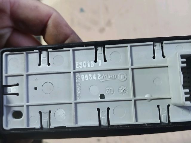 bontott RENAULT MEGANE III Ablakemelő Kapcsoló Négyes / Kettes