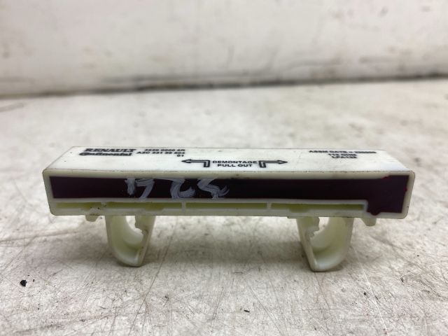 bontott RENAULT MEGANE III Antenna Erősítő