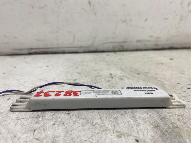 bontott RENAULT MEGANE III Antenna Erősítő