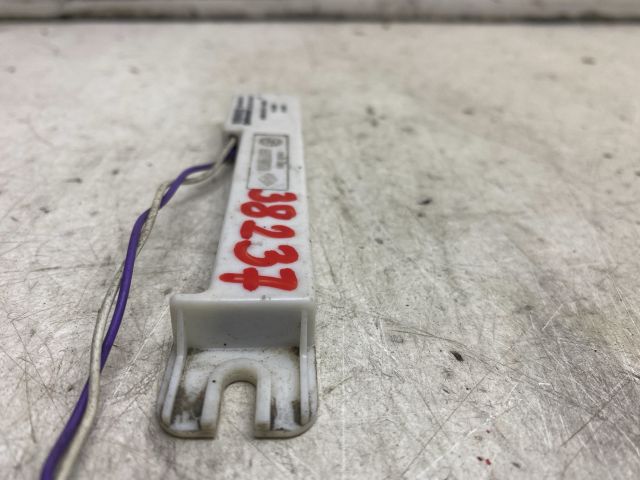 bontott RENAULT MEGANE III Antenna Erősítő