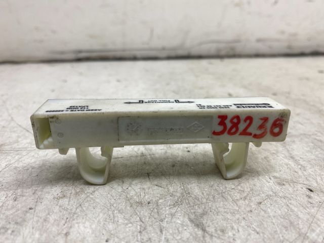 bontott RENAULT MEGANE III Antenna Erősítő